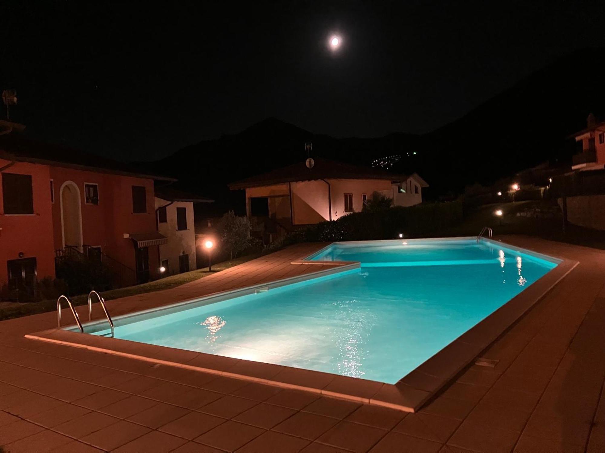 Happy Guest Apartments - Lake View And Pool Riva di Solto Zewnętrze zdjęcie
