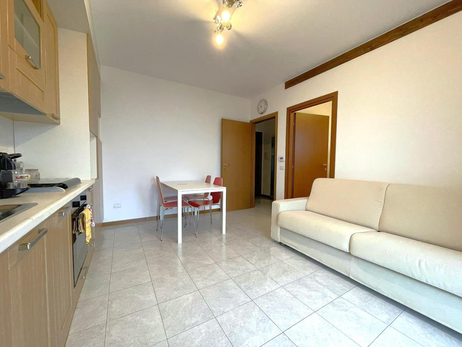 Happy Guest Apartments - Lake View And Pool Riva di Solto Zewnętrze zdjęcie